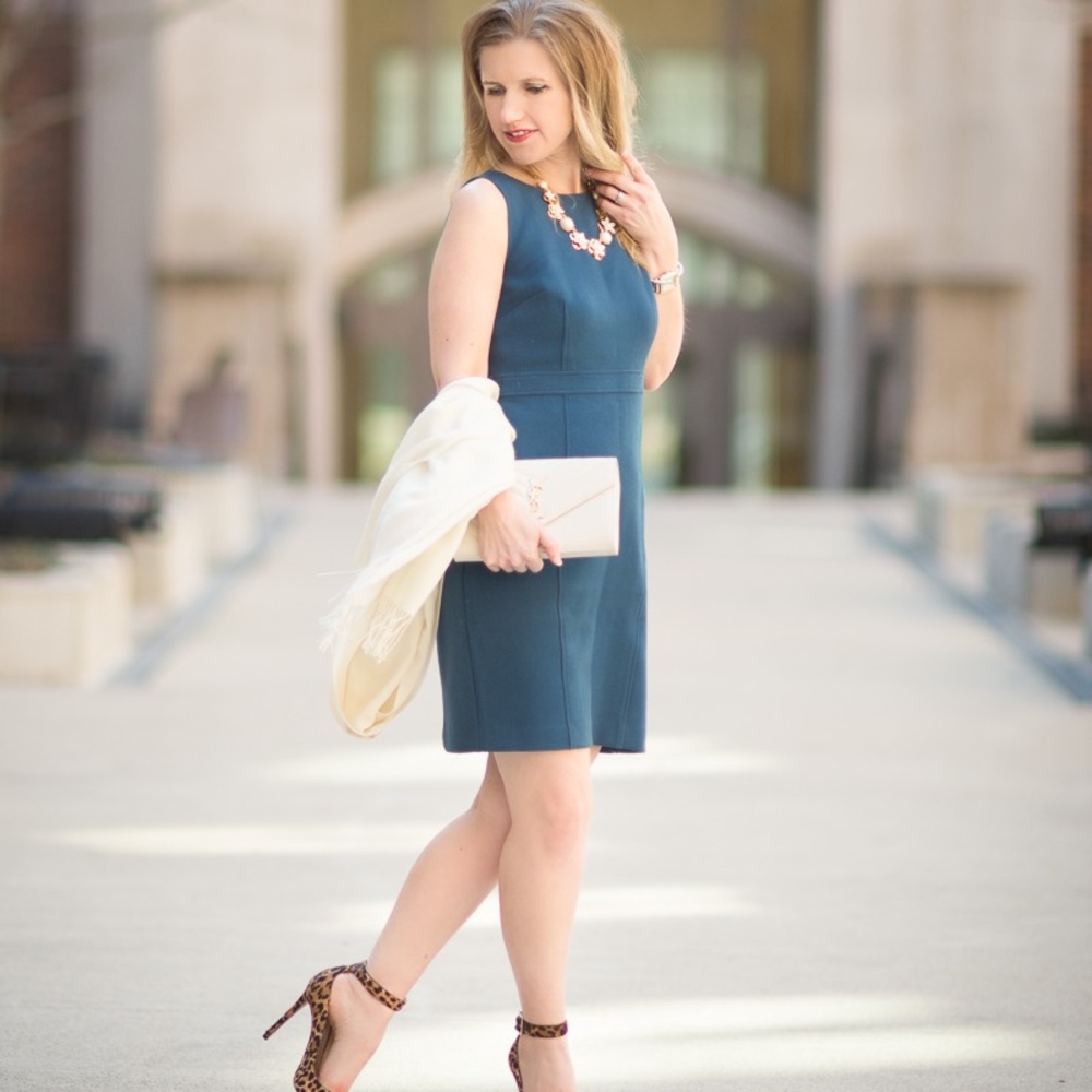 🦋HOST PICK🦋 Ann Taylor Square Back Sheath Dress
